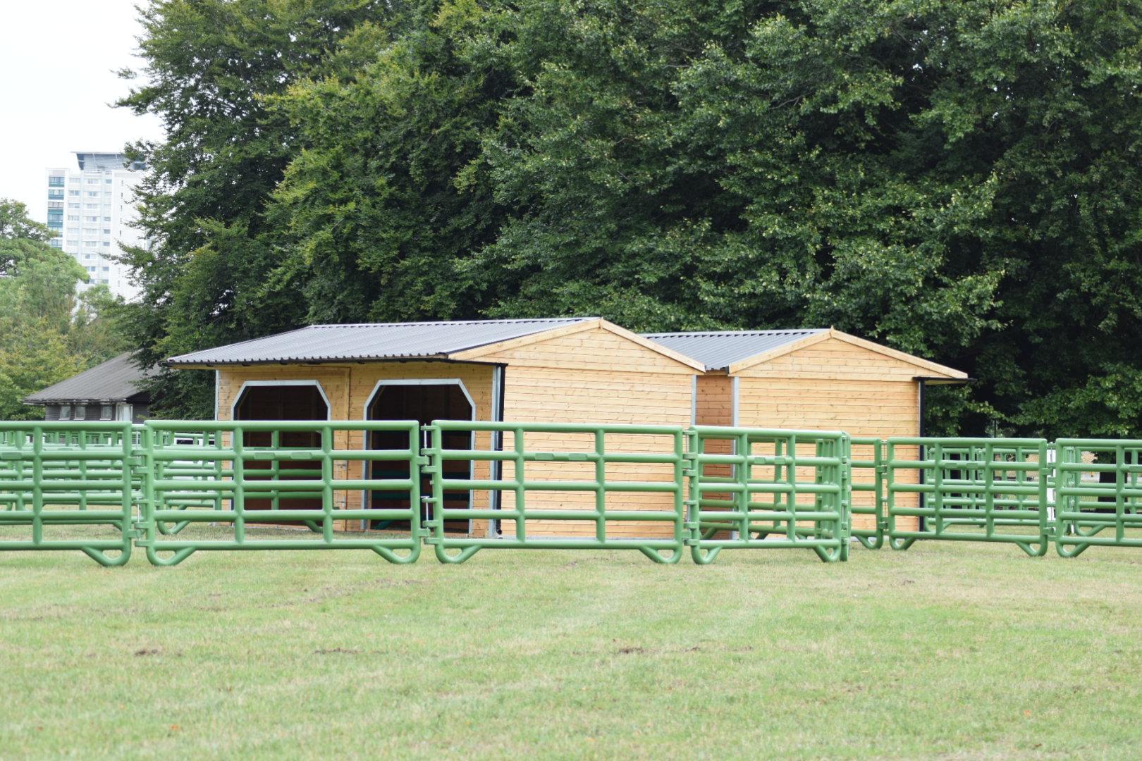 Duracorral Turnout Pen (8 x Panel Green & Gate)